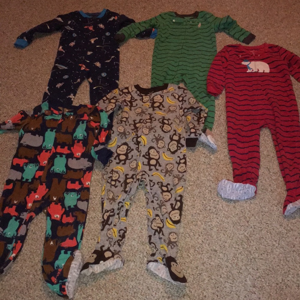Lot of 5 footy PJs from Carters, all size 4T